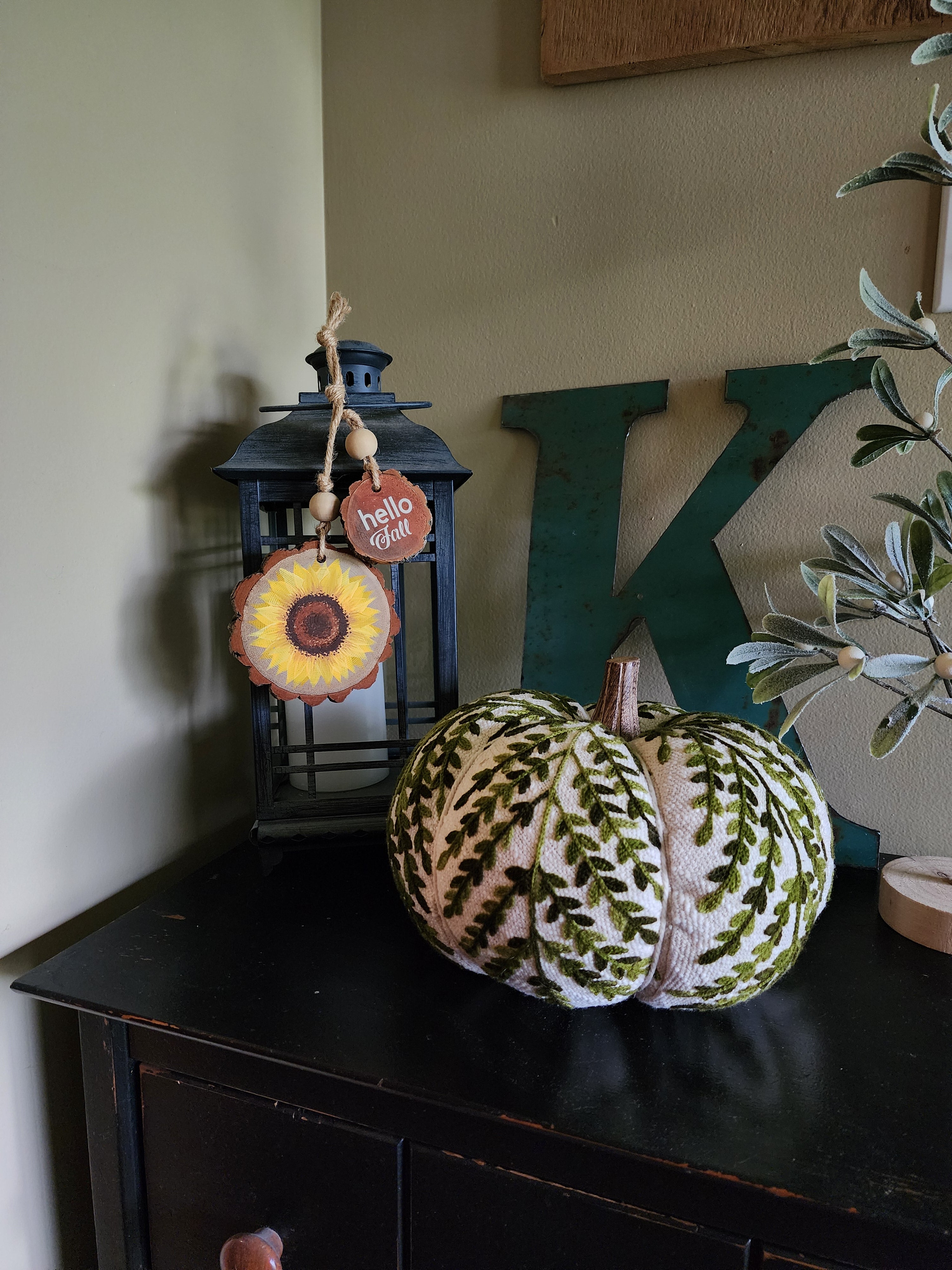 Happy Fall Wood slice decorative ornament with hand painted sunflower, boho Fall and Autumn farmhouse style decor, perfect gift