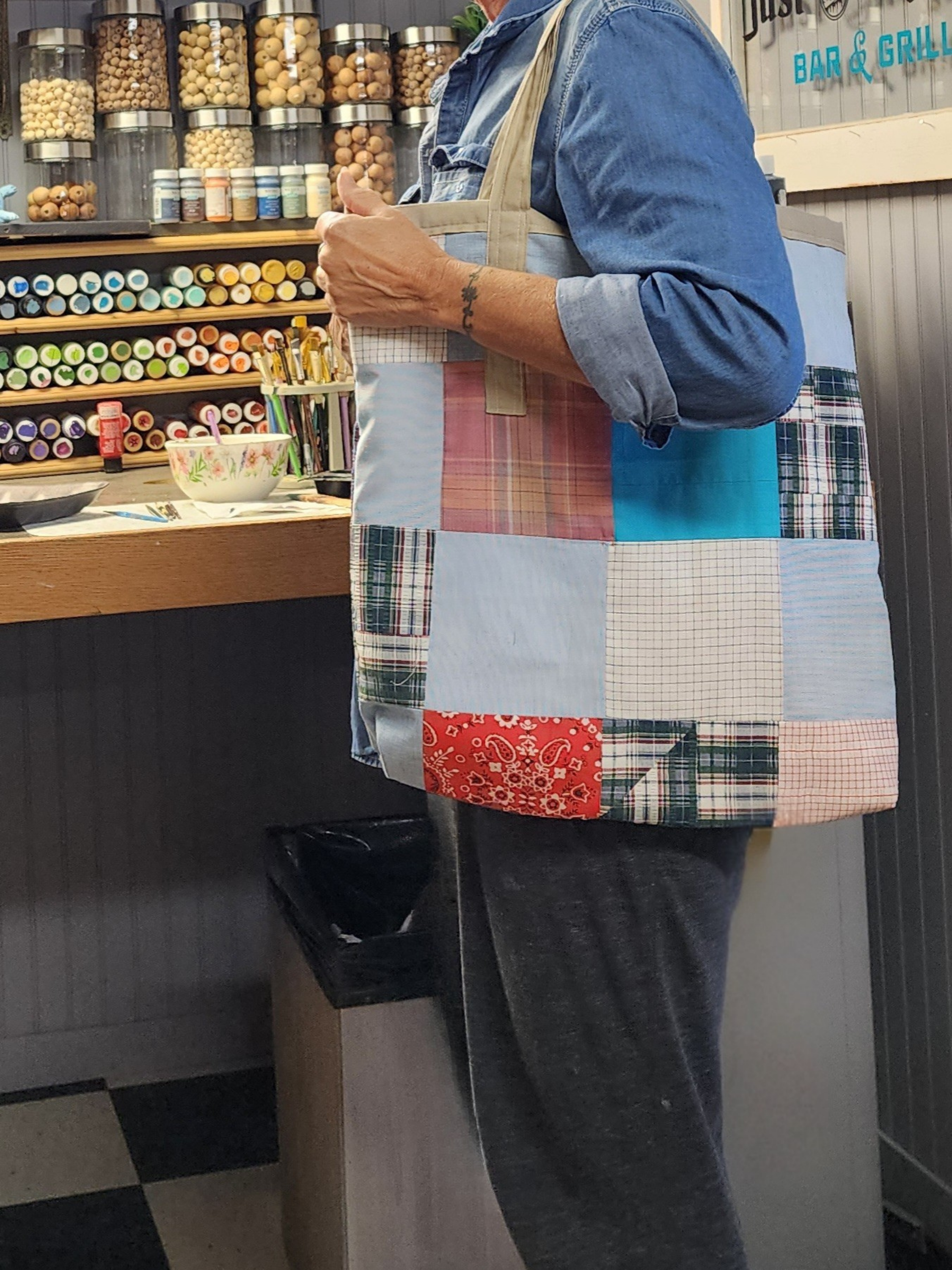 Beach lover Christmas gift set for her, acrylic beach painting on recycled pallet wood, boho macrame, recycled beach bag made from quilt