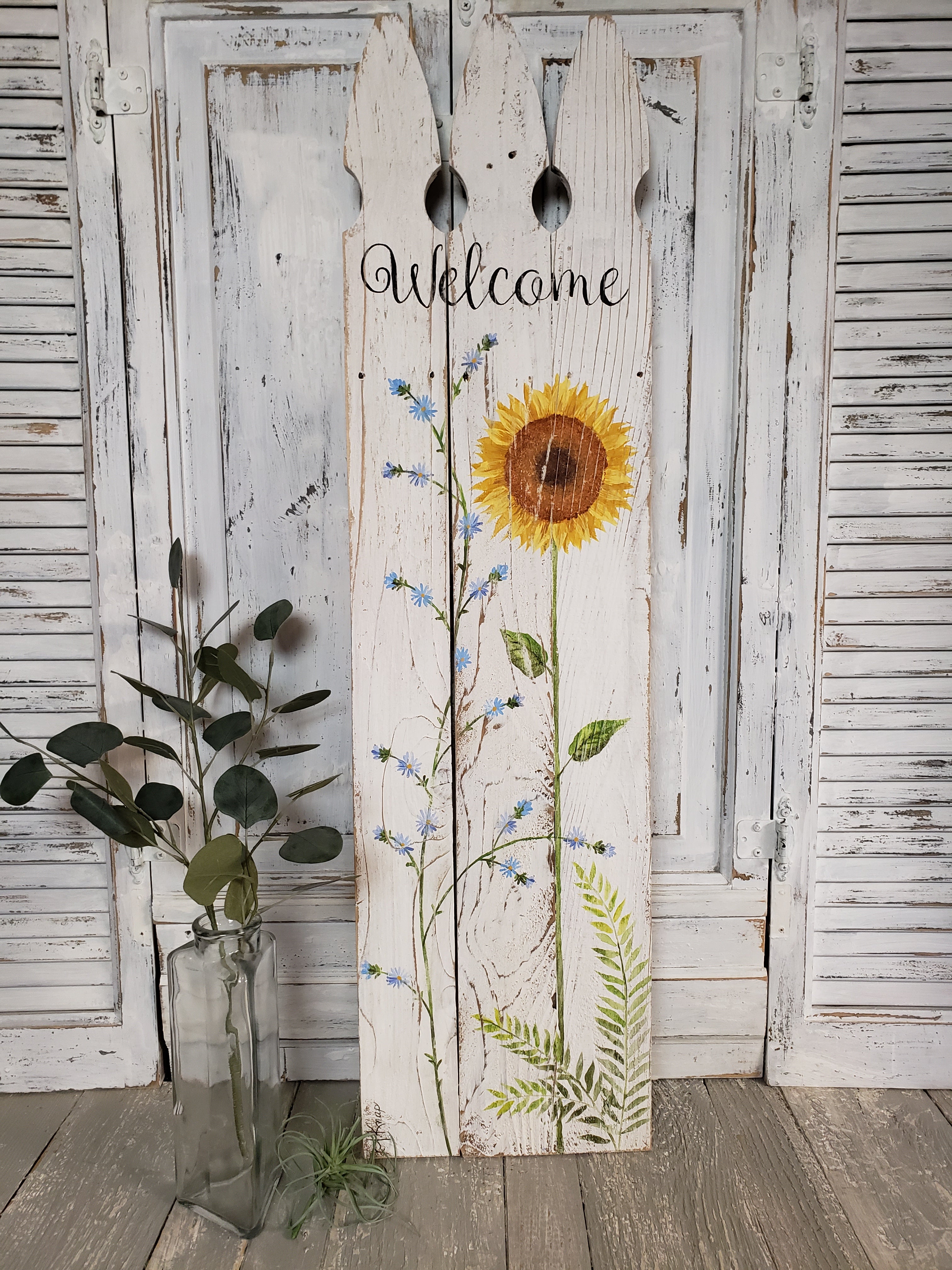 Welcome sunflower sign, Picket fence with Wild flowers painted on pallet wood, White washed Farmhouse decor