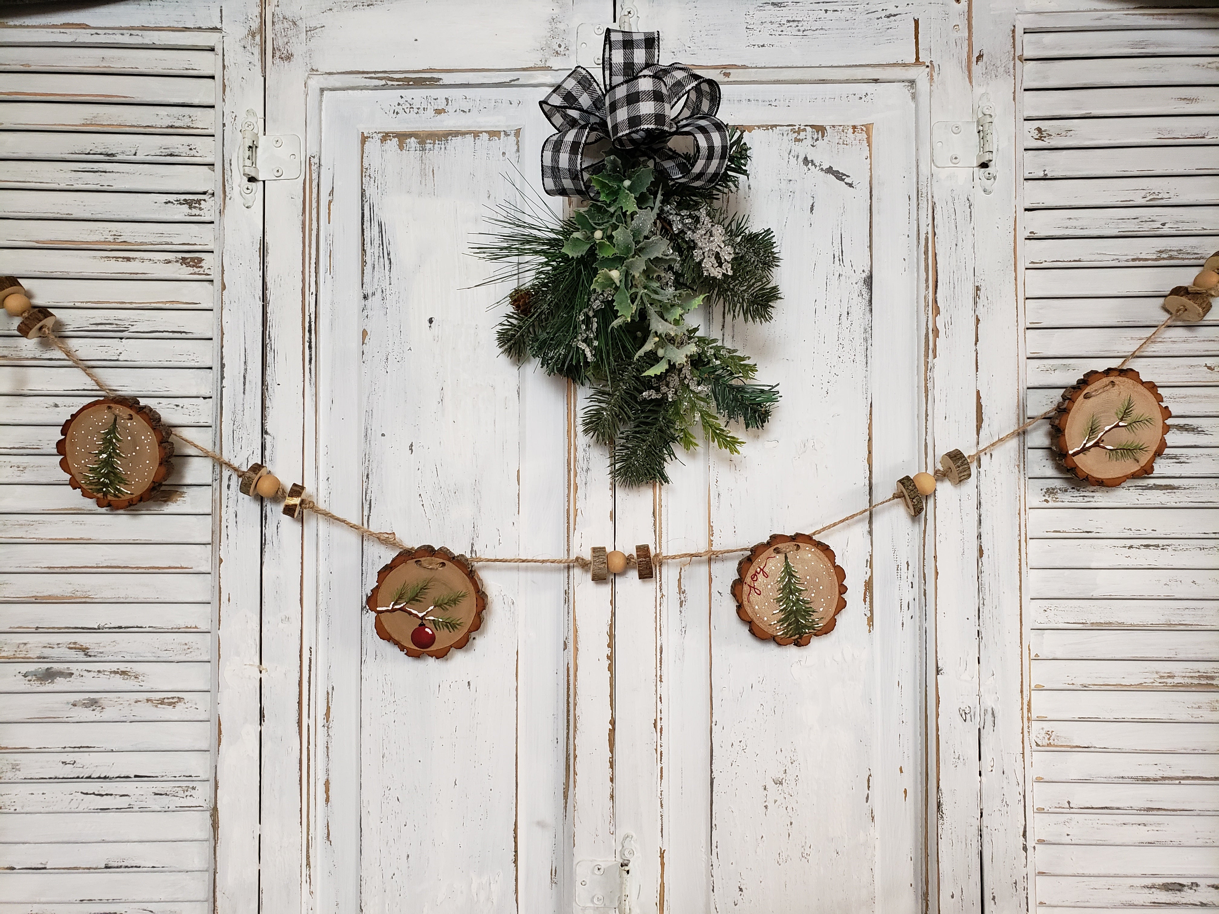 Christmas Bead Garland, Wood Slice ornaments, Handpainted Rustic Farmhouse Christmas mantel garland
